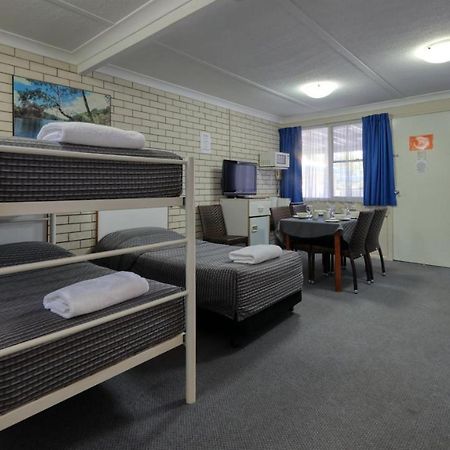 Binalong Motel Гондиуинди Екстериор снимка