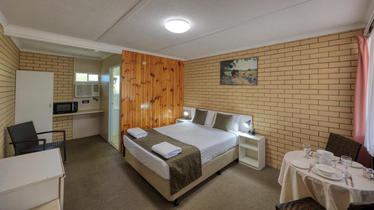 Binalong Motel Гондиуинди Екстериор снимка