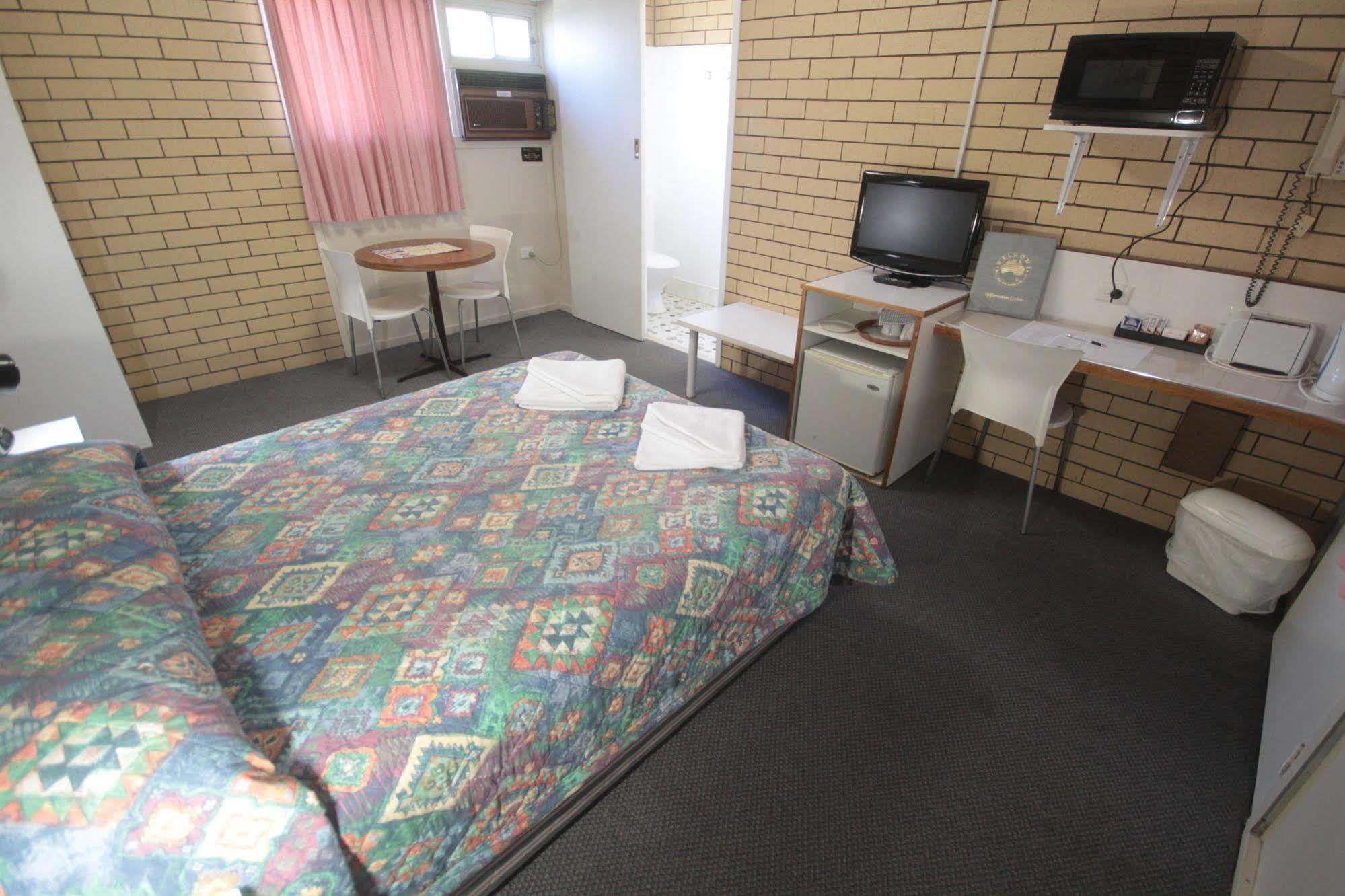 Binalong Motel Гондиуинди Екстериор снимка