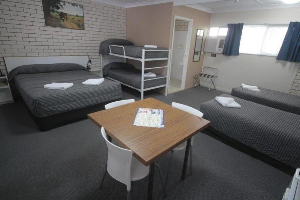 Binalong Motel Гондиуинди Екстериор снимка